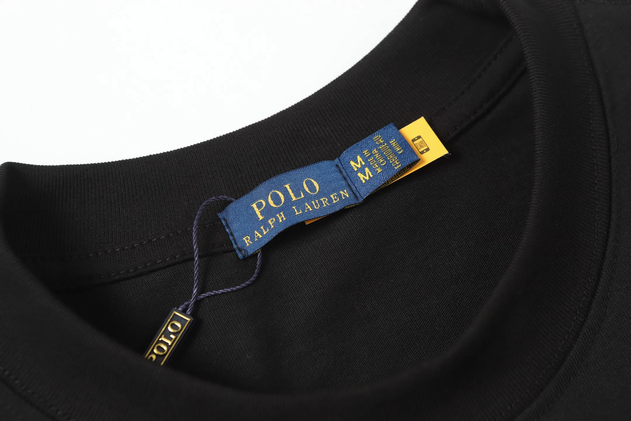 P130 Style number: A005 [Ralph Lauren classic printed round neck basic short-sleeve] Bar ✅270g double yarn fabric, custom-woven and dyed threads ✅Original sticker Scan the QR code to enter the official website ✅Large version, loose and stylish, can wear up to 210 pounds Color: black, white, navy blue, gray sky blue Size: S-XL